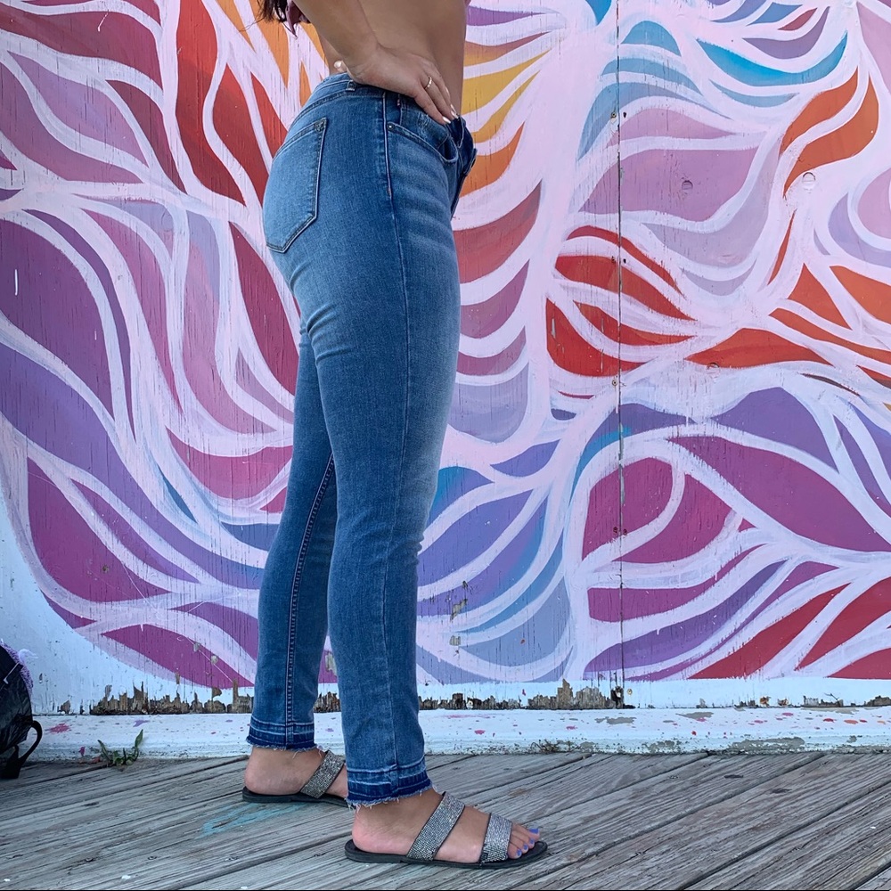 NEW JEANS - Picture 2 of 3